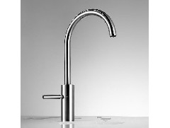 How is the maintainless steel faucet polarized